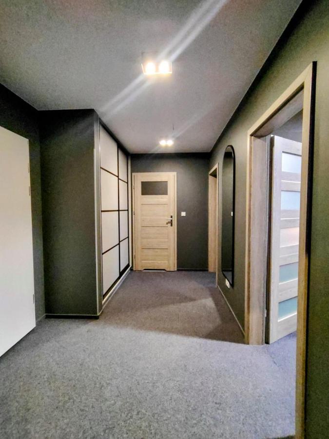 Kolejowa Komfort Z Parkingiem Apartmán