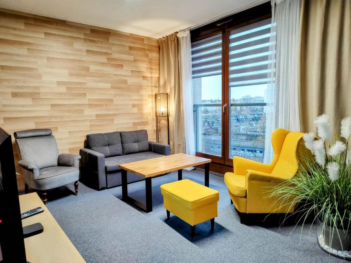 Kolejowa Komfort Z Parkingiem Apartmán